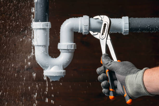 Professional Leak Detection technician working in Brooker, FL